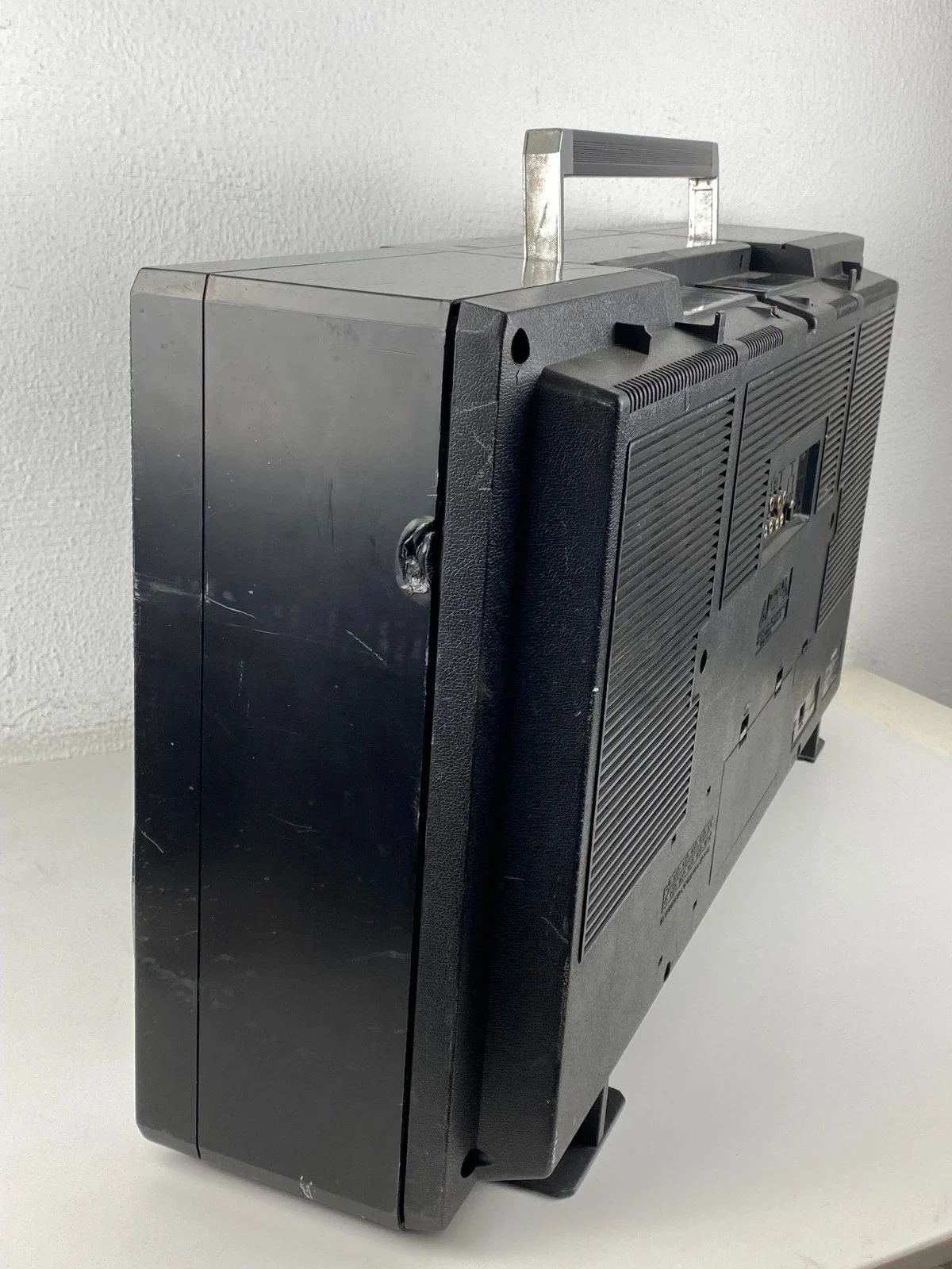 LARSEN Q-100 Boombox