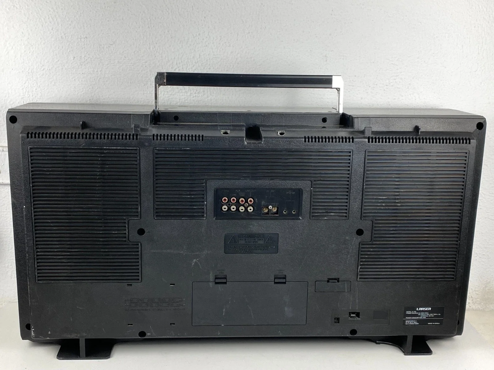 LARSEN Q-100 Boombox