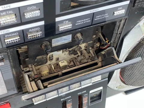 LARSEN Q-100 Boombox