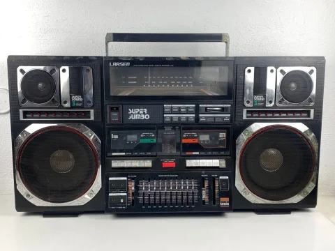 LARSEN Q-100 Boombox