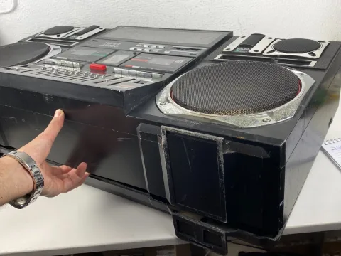 LARSEN Q-100 Boombox