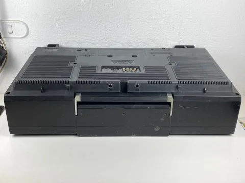LARSEN Q-100 Boombox