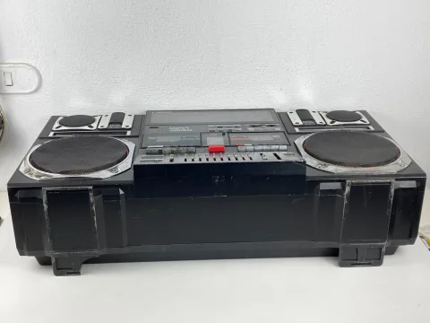 LARSEN Q-100 Boombox