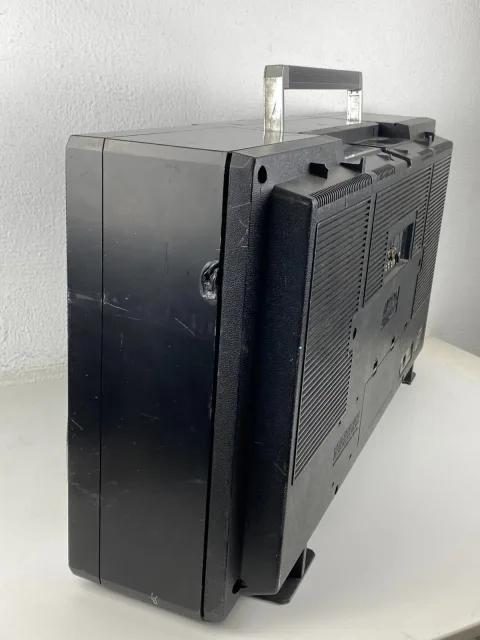 LARSEN Q-100 Boombox