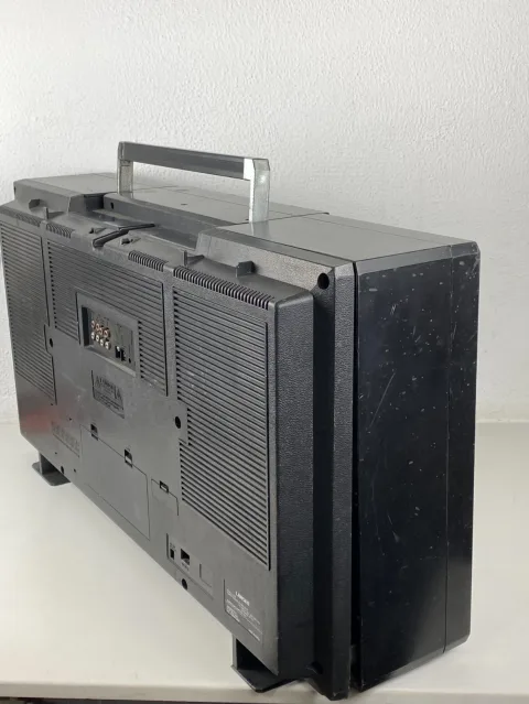 LARSEN Q-100 Boombox