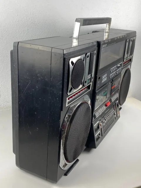 LARSEN Q-100 Boombox