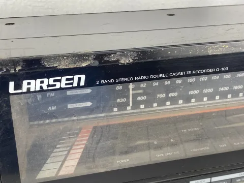 LARSEN Q-100 Boombox