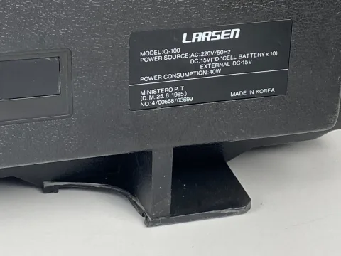 LARSEN Q-100 Boombox