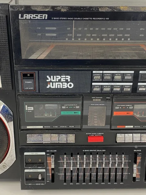 LARSEN Q-100 Boombox