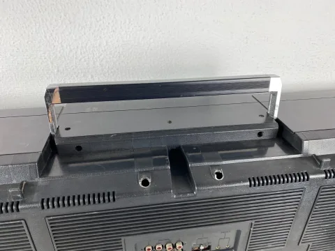 LARSEN Q-100 Boombox