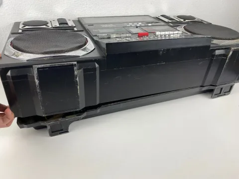 LARSEN Q-100 Boombox