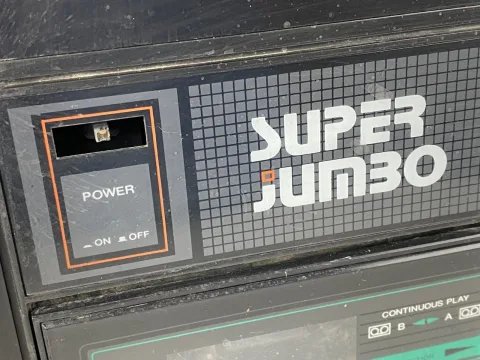 LARSEN Q-100 Boombox