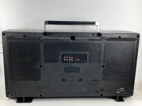 LARSEN Q-100 Boombox