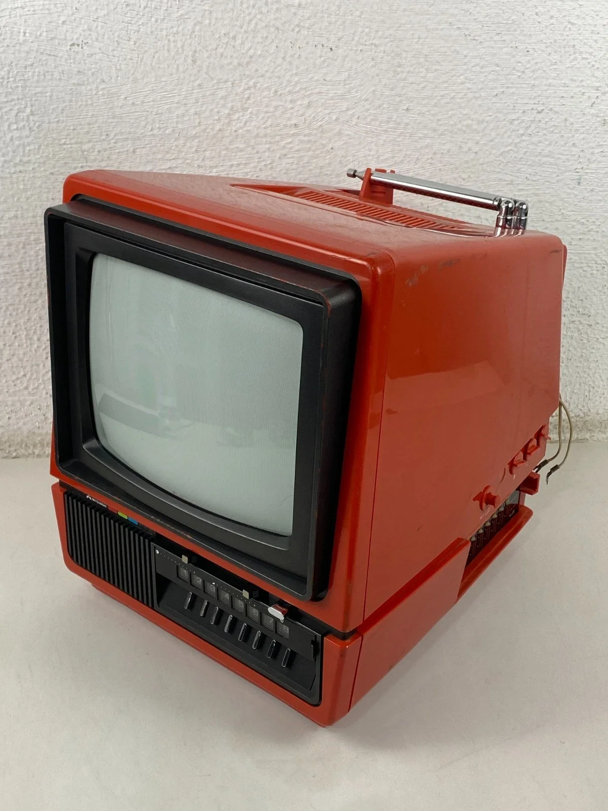 Mitsubishi CB-100QD TV 9-inch