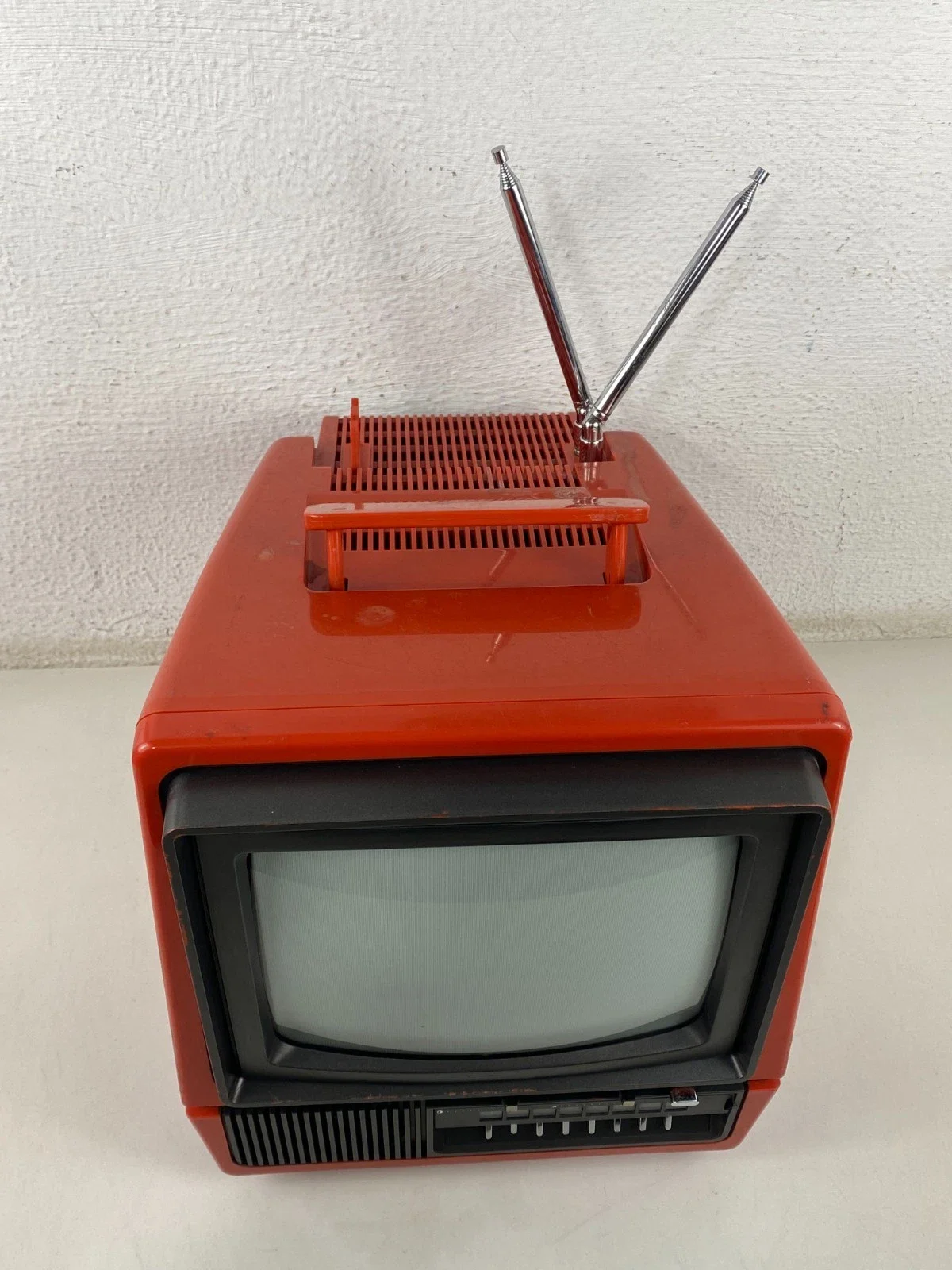 Mitsubishi CB-100QD TV 9-inch