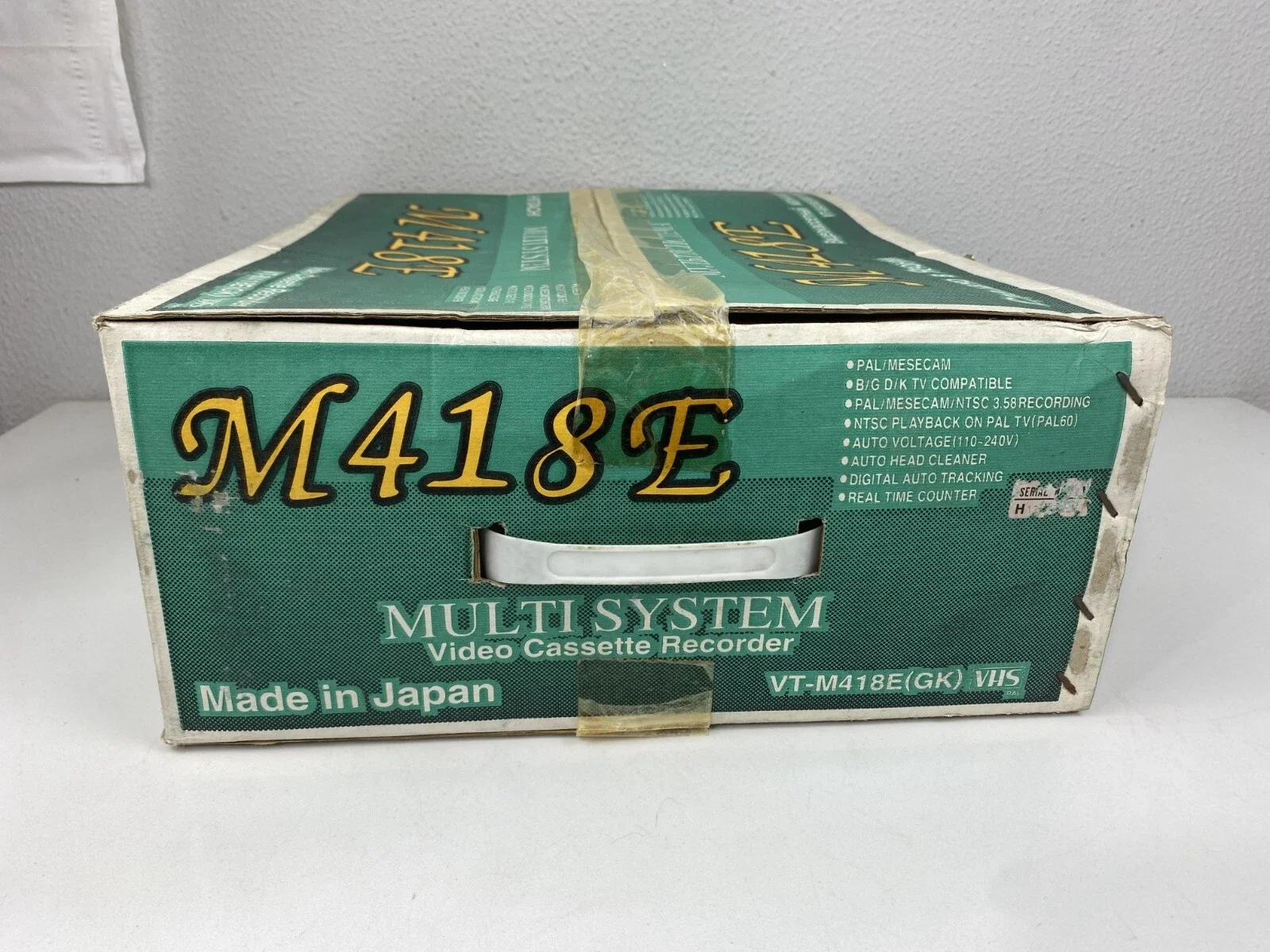 Hitachi M-418E VHS Video Cassette Recorder