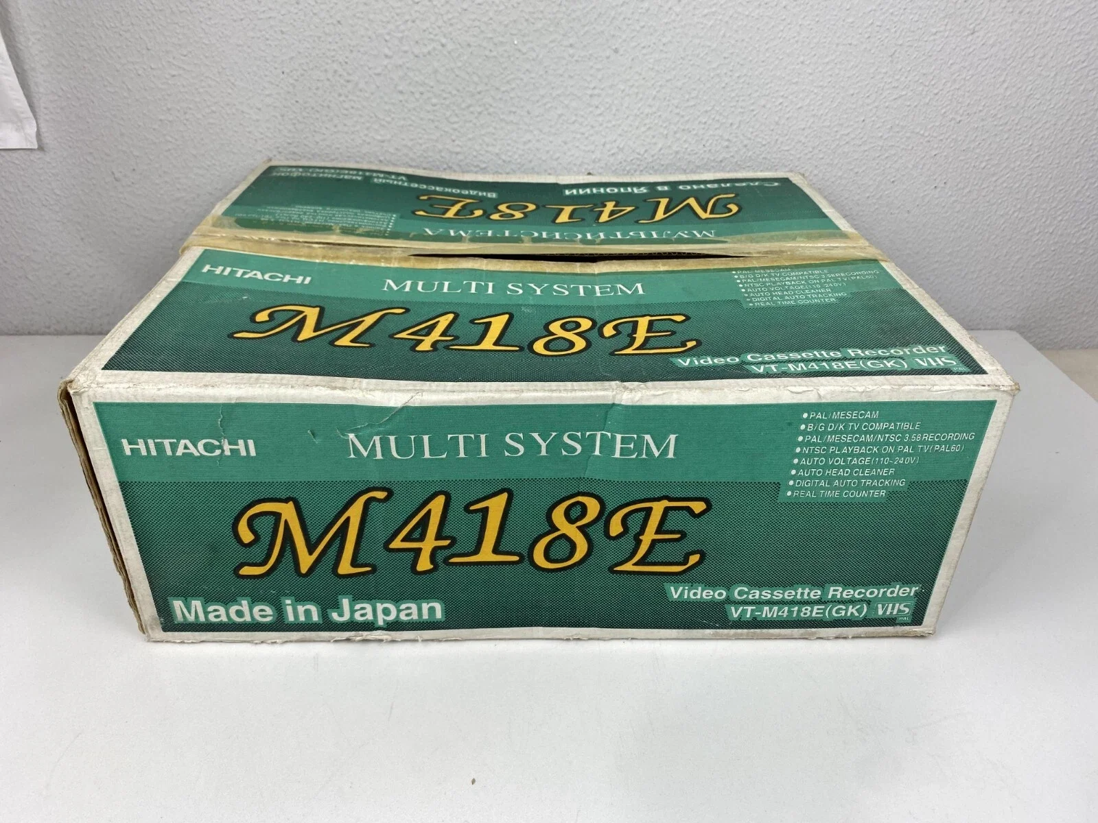 Hitachi M-418E VHS Video Cassette Recorder