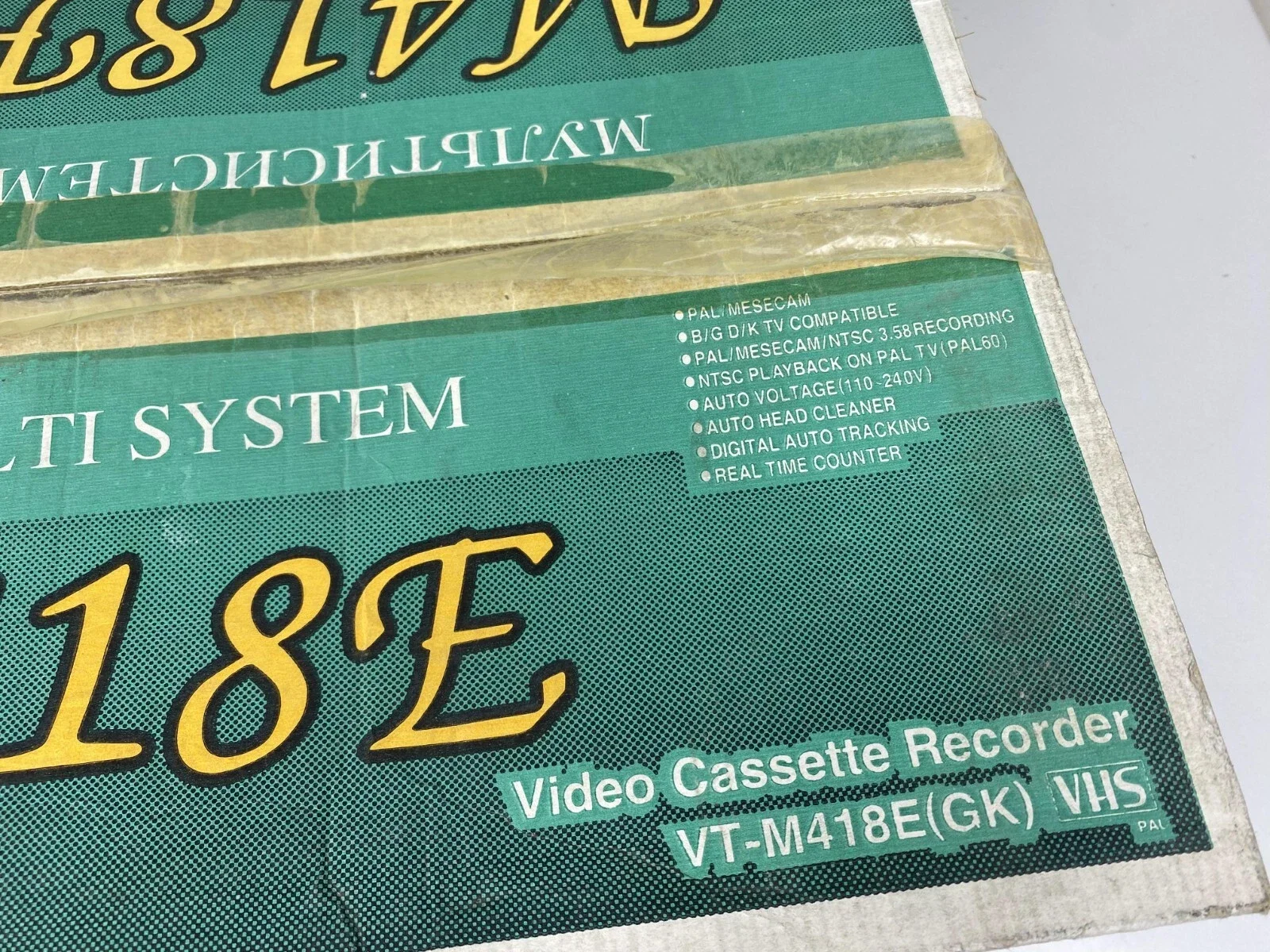 Hitachi M-418E VHS Video Cassette Recorder
