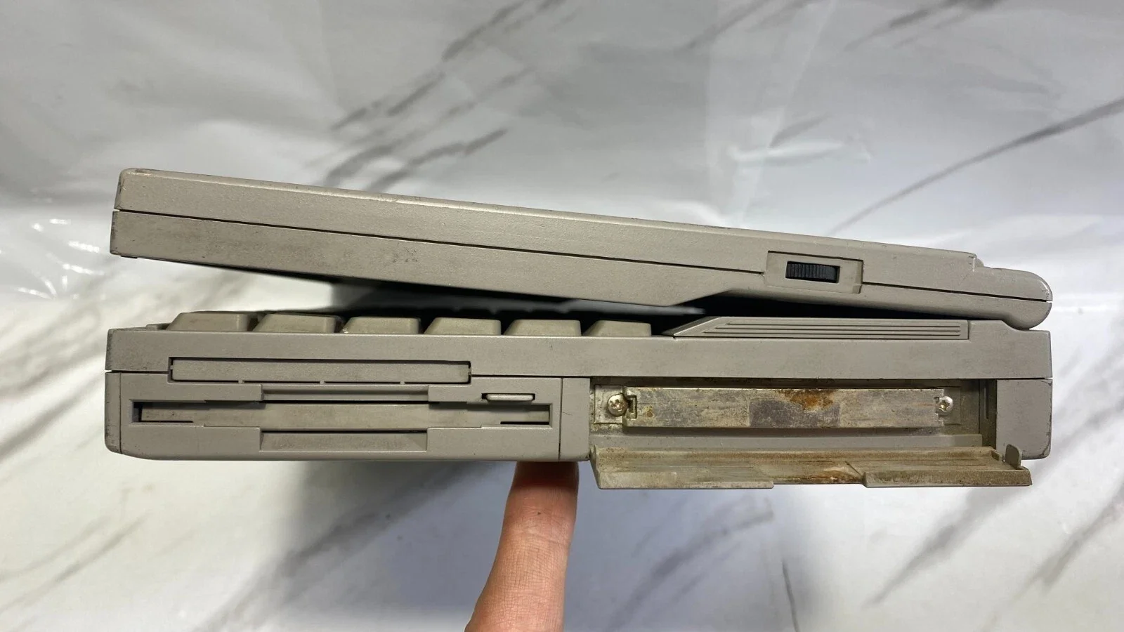 Hyundai Neuron 433 SLCC Laptop