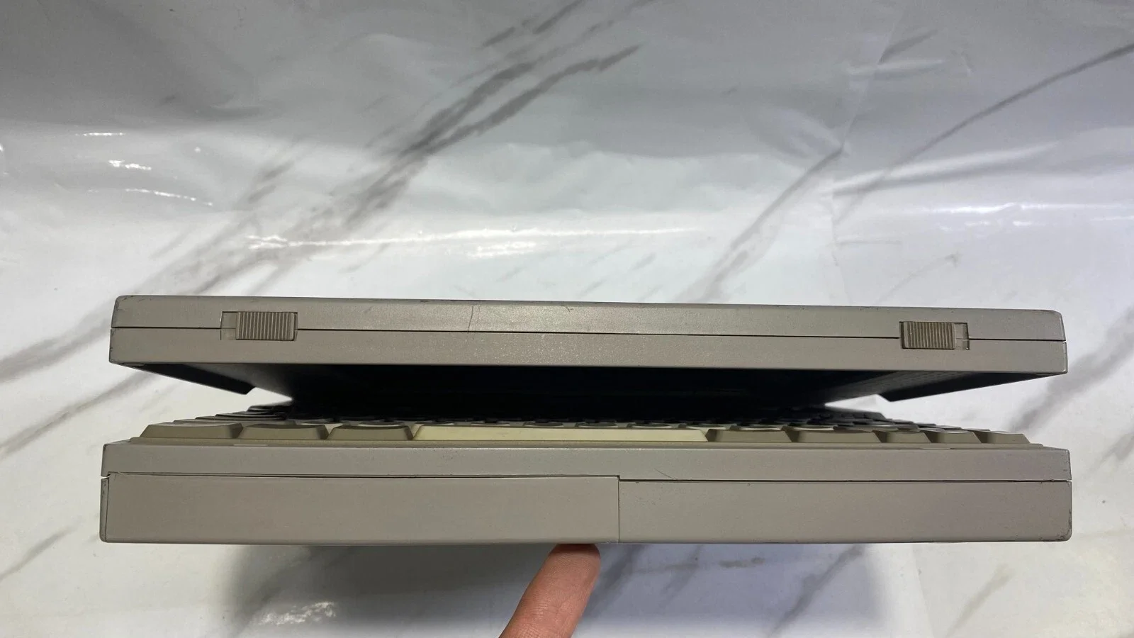 Hyundai Neuron 433 SLCC Laptop