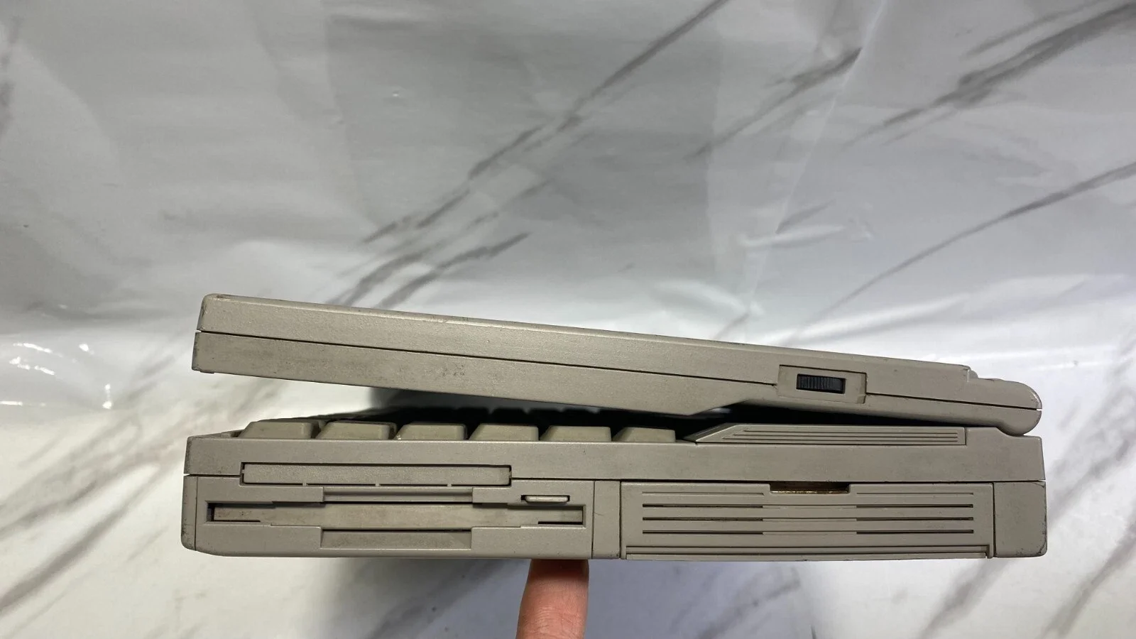 Hyundai Neuron 433 SLCC Laptop