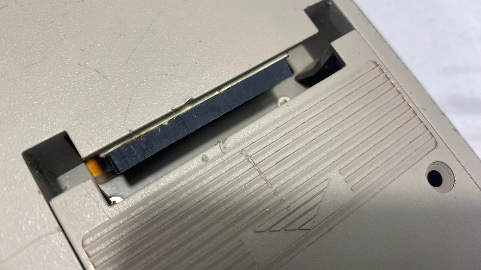 Hyundai Neuron 433 SLCC Laptop