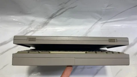Hyundai Neuron 433 SLCC Laptop