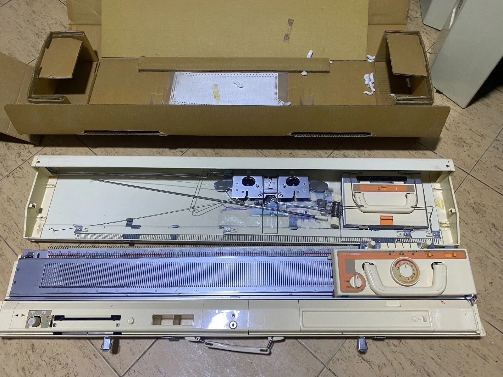 Brother KH-840/KR-830 Knitting Machine