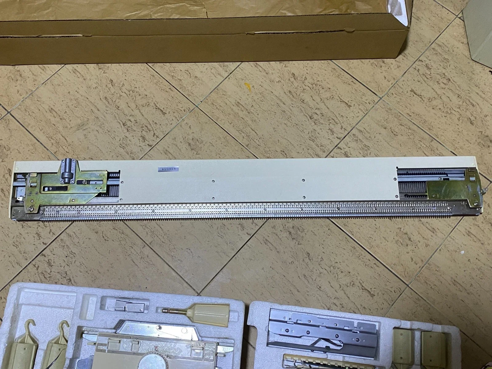 Brother KH-840/KR-830 Knitting Machine