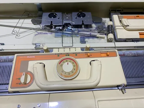 Brother KH-840/KR-830 Knitting Machine