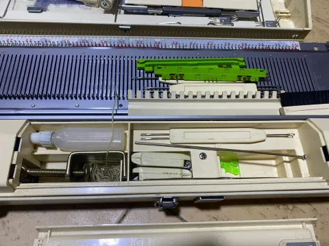 Brother KH-840/KR-830 Knitting Machine