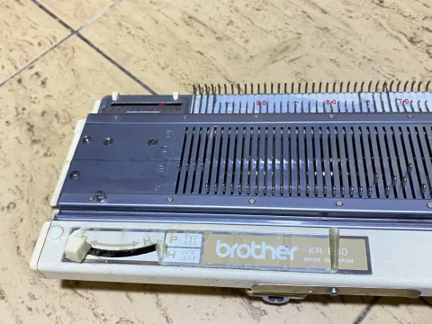 Brother KH-840/KR-830 Knitting Machine