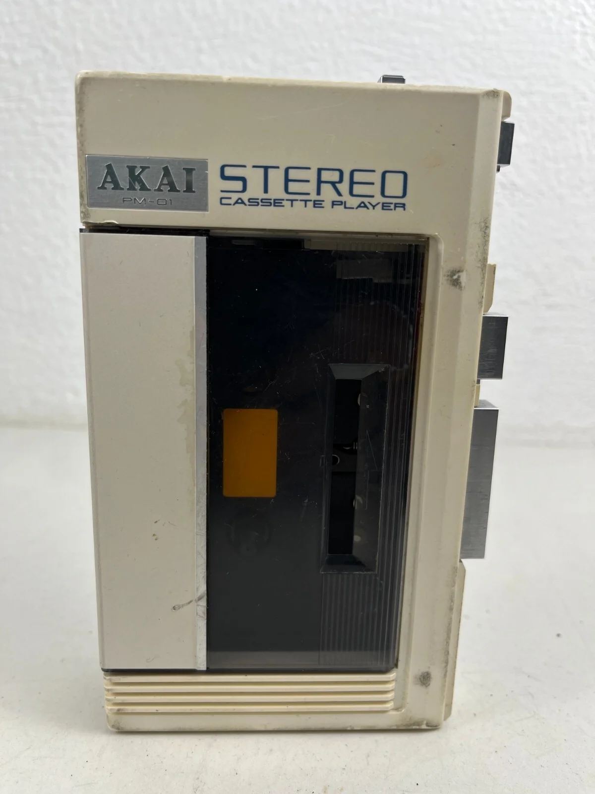 Akai PM-01 Stereo Cassette Player with Pack &amp Case