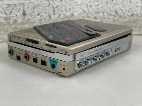 Sony WM-F202 Walkman Stereo Recorder Cassette Player Silver