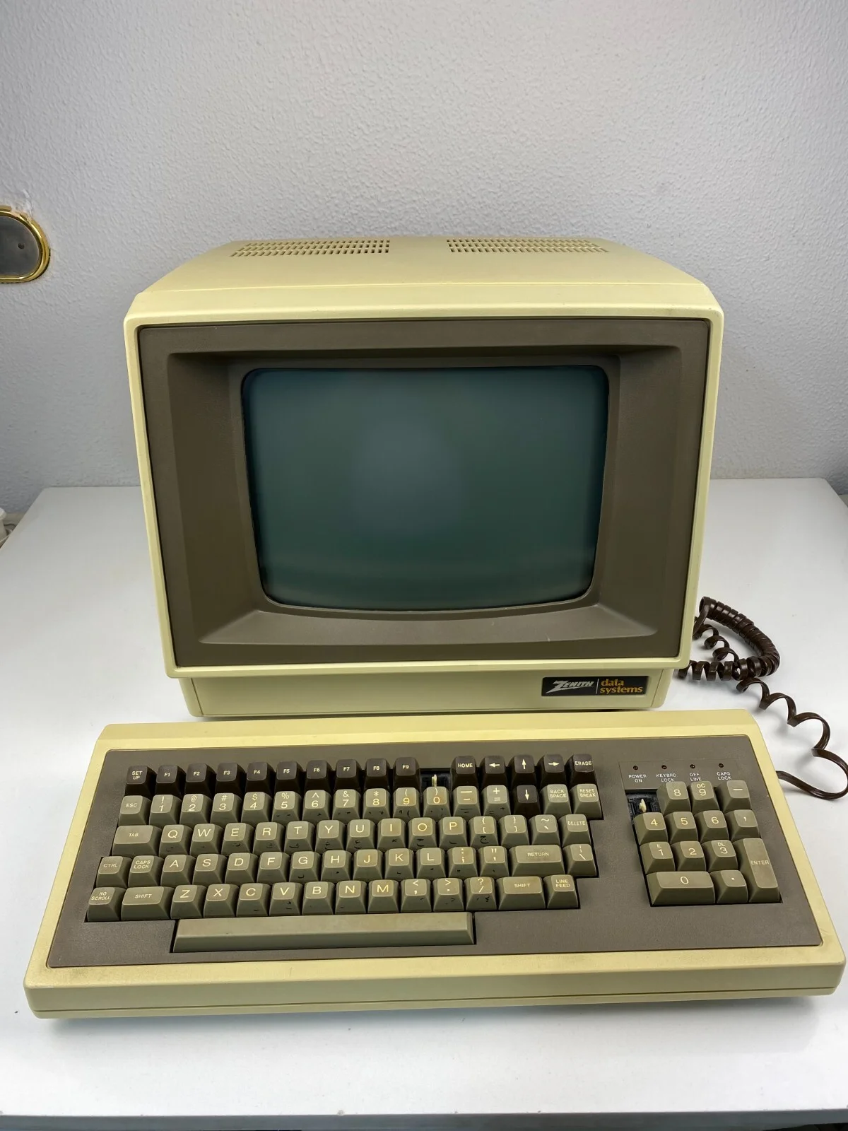Computer Zenith Data system BJ486E Z-29 with Keyboard Super