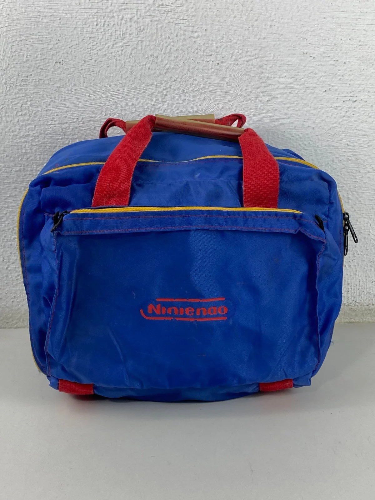 حقيبة سفر زرقاء لحمل وحدة تحكم نينتندو NES Z-Bag من عام 1988