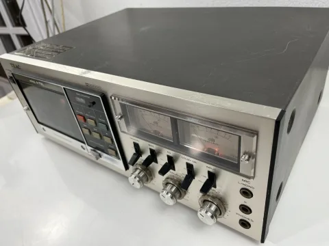 Teac A-700 - Stereo Cassette Deck Recorder