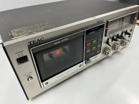 Teac A-700 - Stereo Cassette Deck Recorder