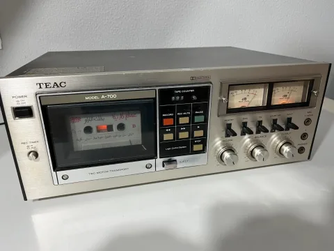 Teac A-700 - Stereo Cassette Deck Recorder