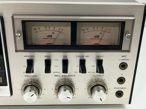 Teac A-700 - Stereo Cassette Deck Recorder