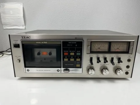 Teac A-700 - Stereo Cassette Deck Recorder