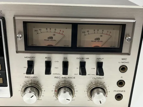 Teac A-700 - Stereo Cassette Deck Recorder