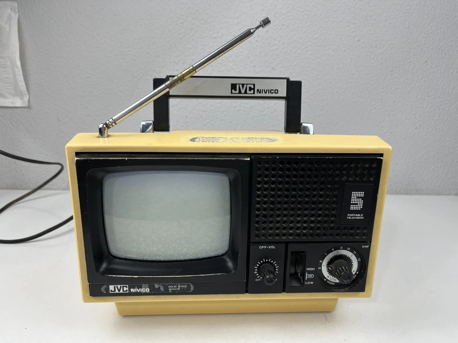 JVC Nivico 3040CQ Solid State Portable TV Television Retro