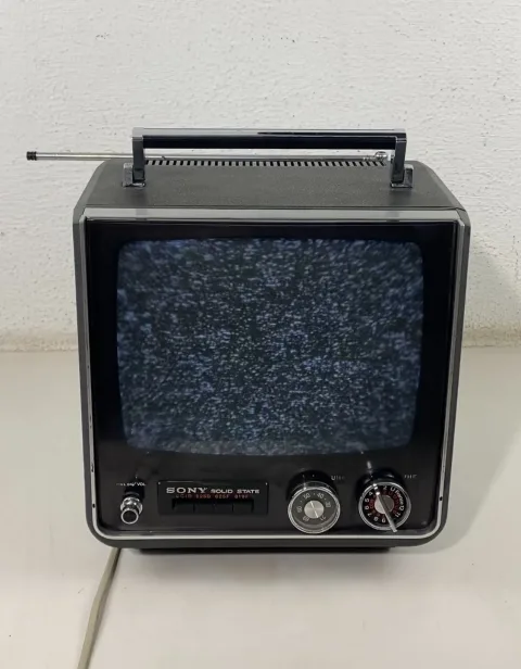 Sony Solid State Television Portable TV-112UM UHF / VHF 70s