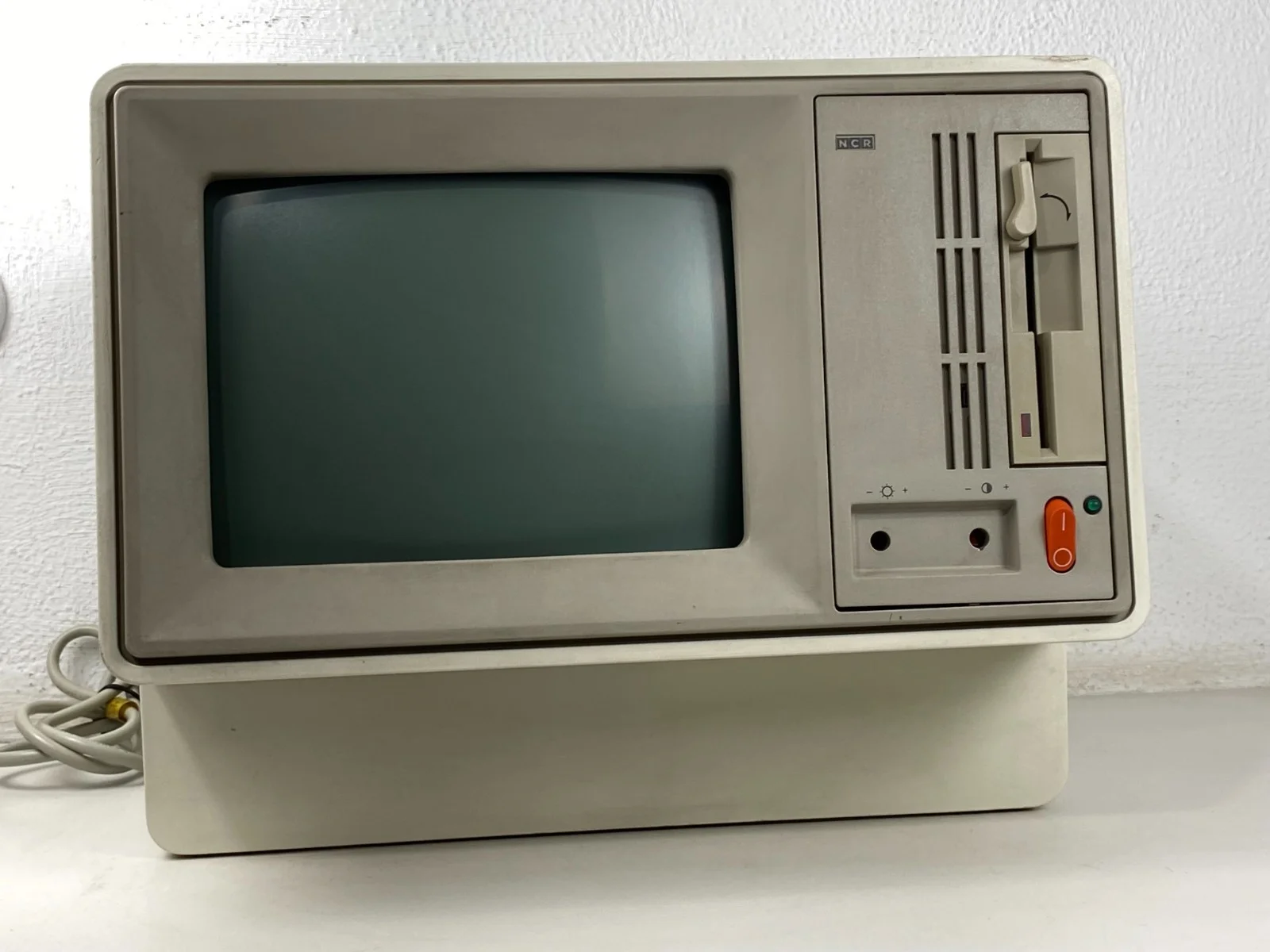 Computer NCR Decision Mate V Model 1103-65598