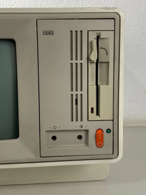 Computer NCR Decision Mate V Model 1103-65598