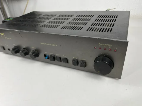 Integrated Amplifier NAD 3020A Series 20