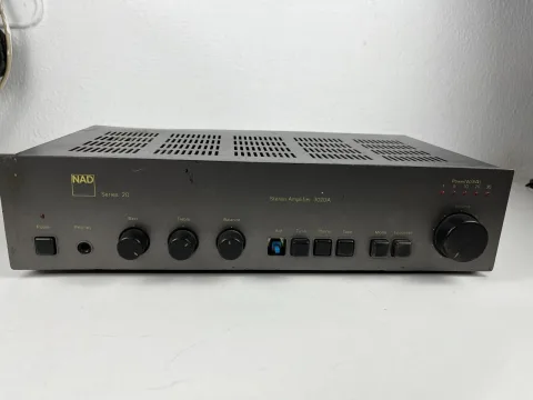 Integrated Amplifier NAD 3020A Series 20