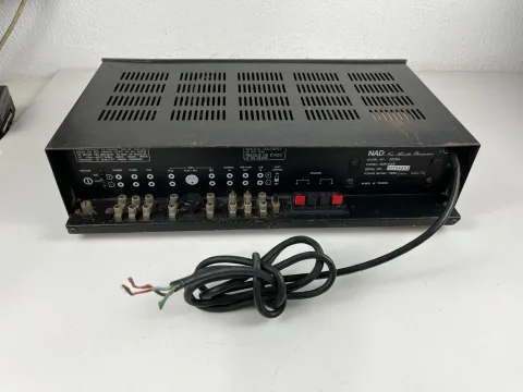 Integrated Amplifier NAD 3020A Series 20