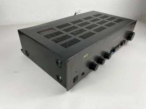 Integrated Amplifier NAD 3020A Series 20